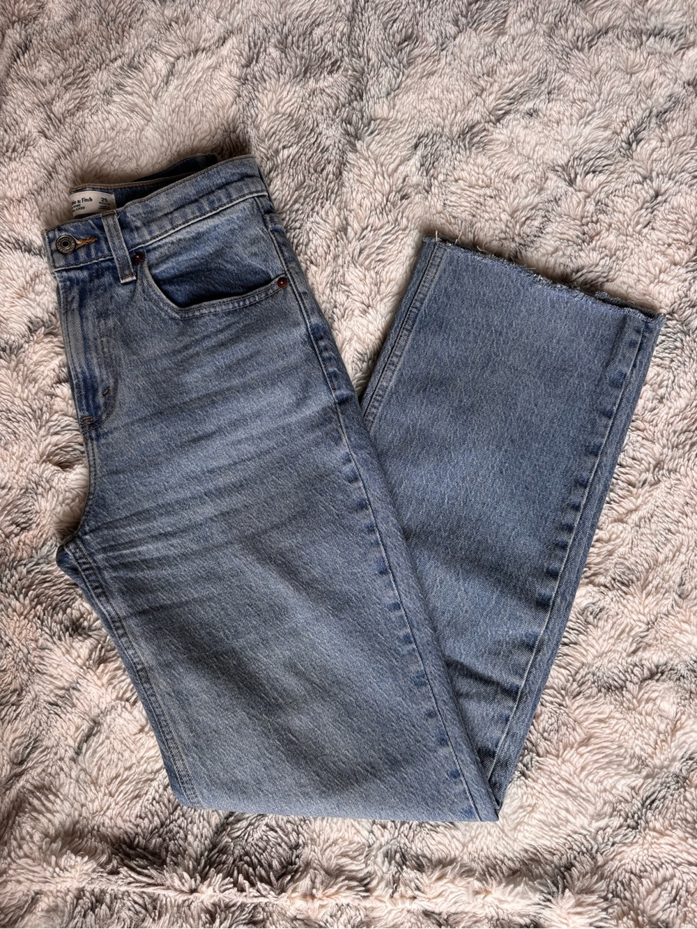 Abercrombie & Fitch High Rise 90’s Relaxed Jeans - size 25